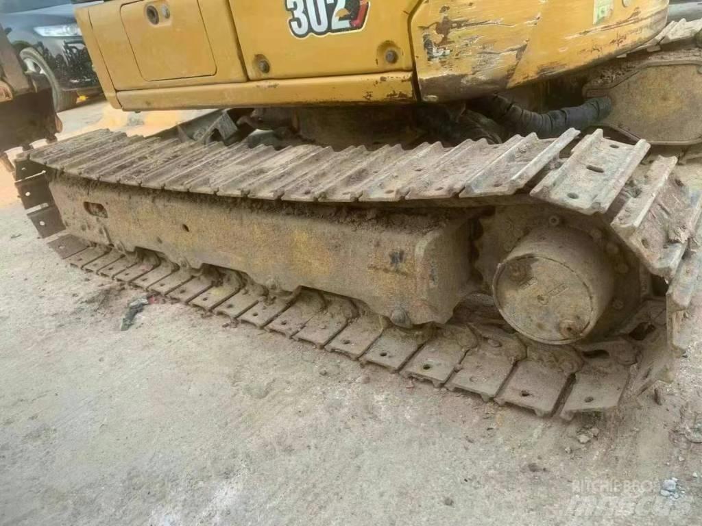 CAT 302 Mini kotrók < 7t