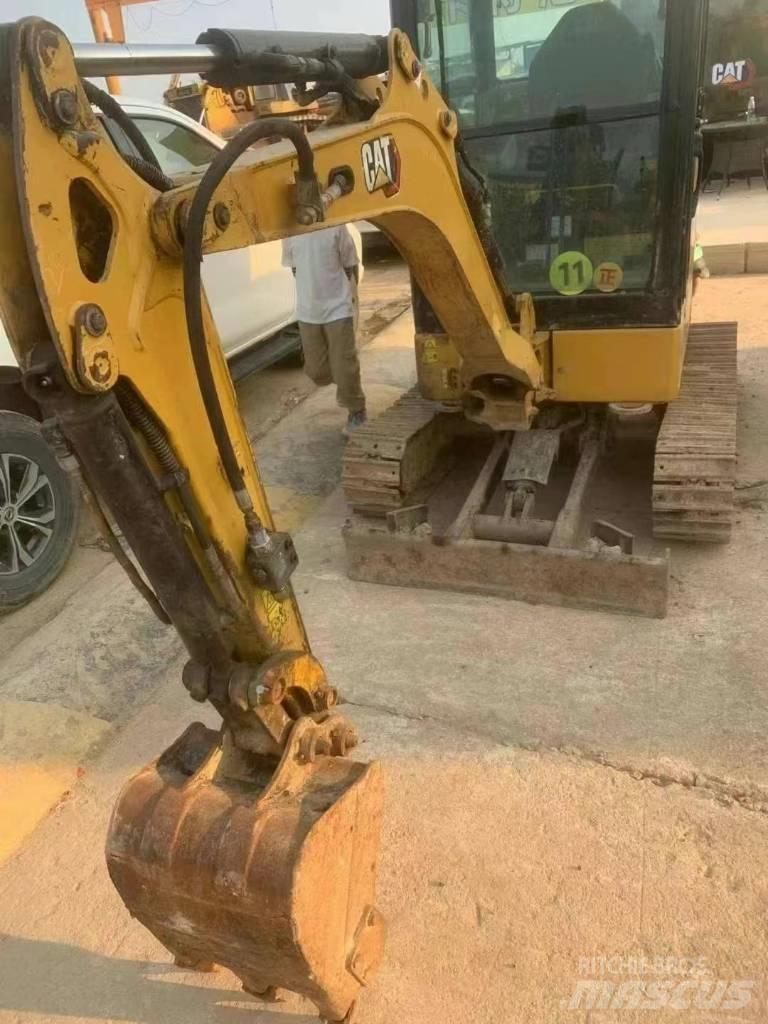 CAT 302 Mini kotrók < 7t