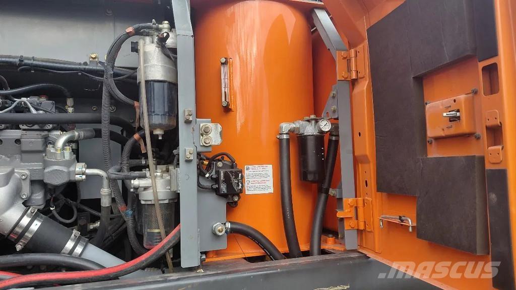 Hitachi ZX220W-5B Gumikerekes kotrók