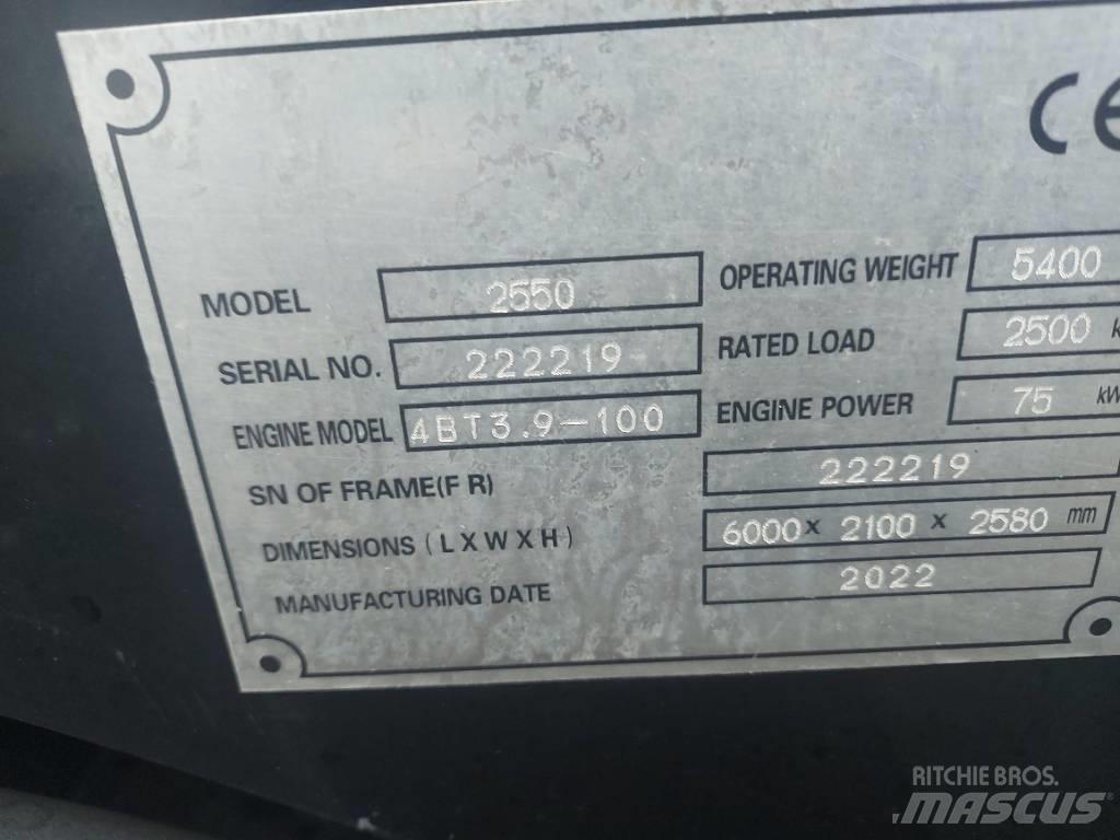  D-Machine  2550 Gumikerekes homlokrakodók