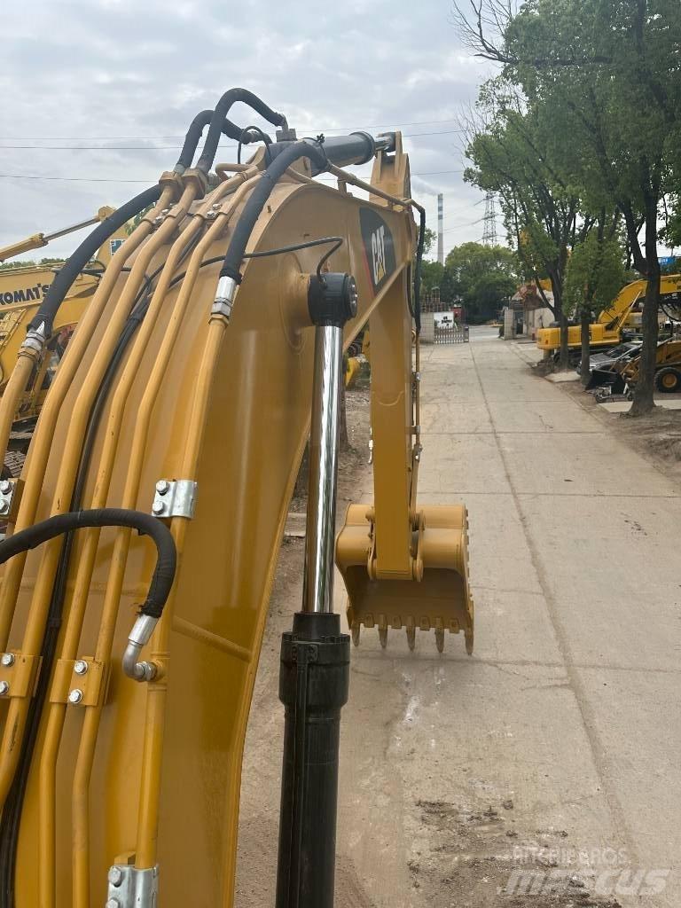 CAT CAT330D Közepes (midi) kotrók 7 t - 12 t