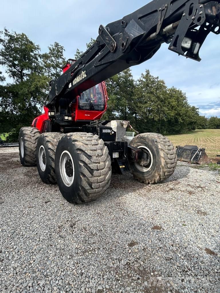 Komatsu 951 Betakarítók