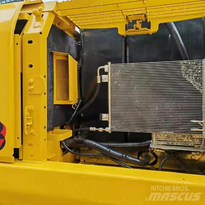 Komatsu PC220-8 Lánctalpas kotrók