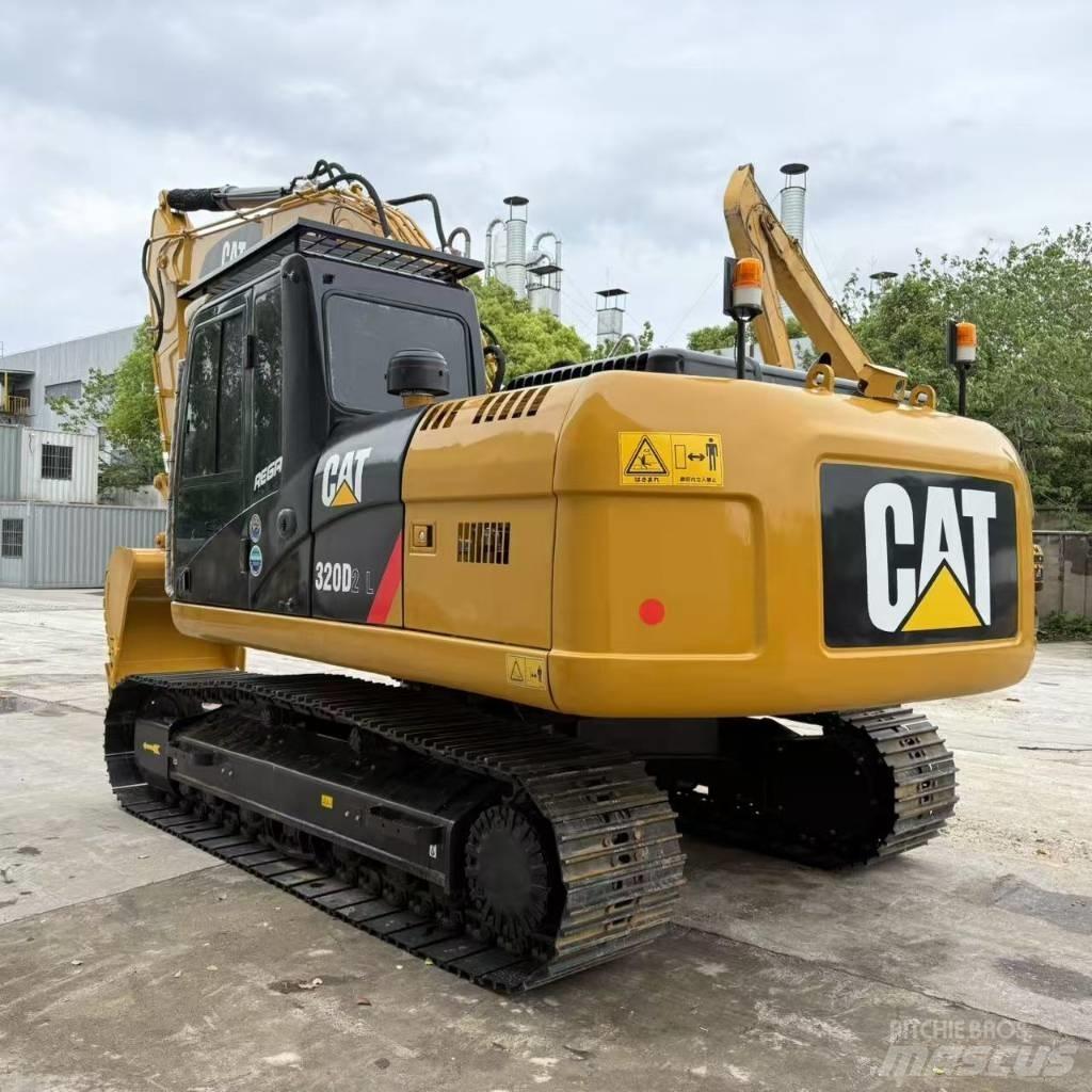 CAT 320D2 Lánctalpas kotrók