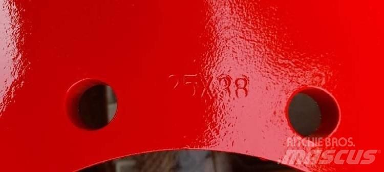 Fendt RIM 25x38 Gumiabroncsok, kerekek és felnik