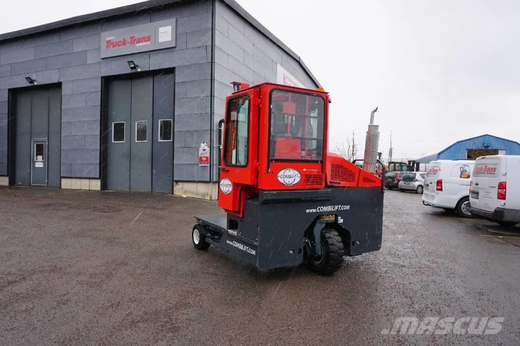 Combilift C4000 Tolóoszlopos négyutas targonca