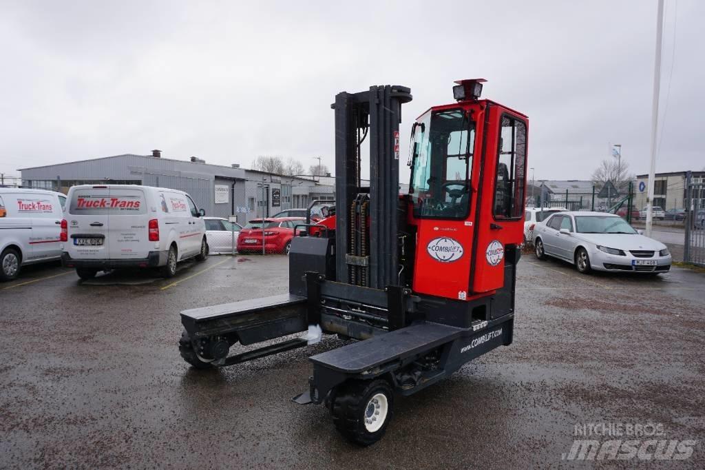 Combilift C4000 Tolóoszlopos négyutas targonca