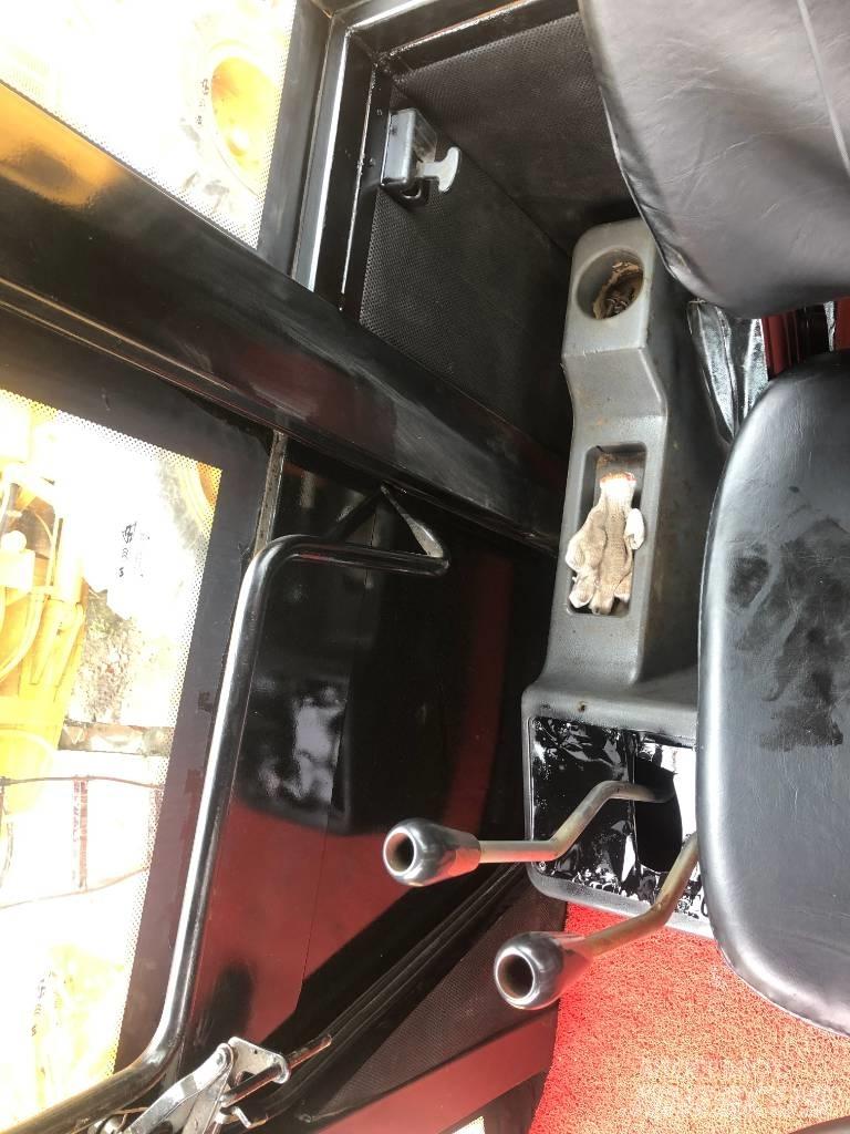 CAT 966 Gumikerekes homlokrakodók