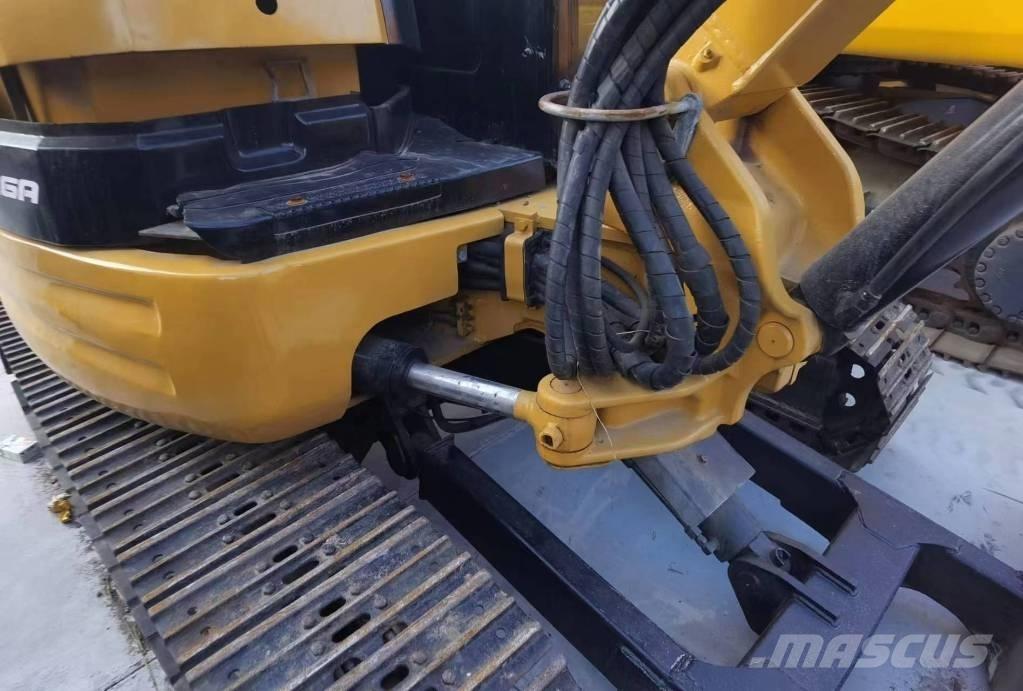 CAT 304 CR Mini kotrók < 7t