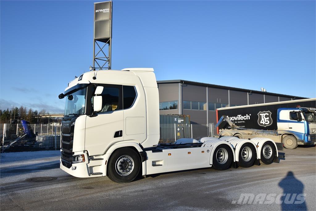 Scania R590 8X4 Fülkés alváz