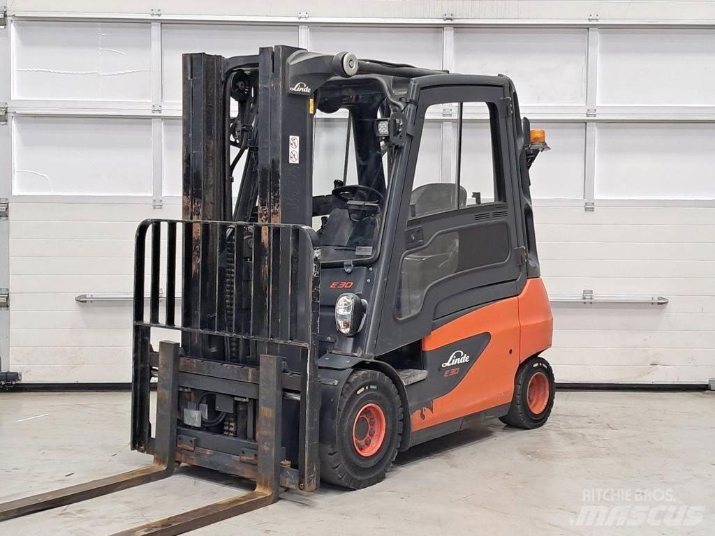 Linde E30-01 Elektromos targoncák