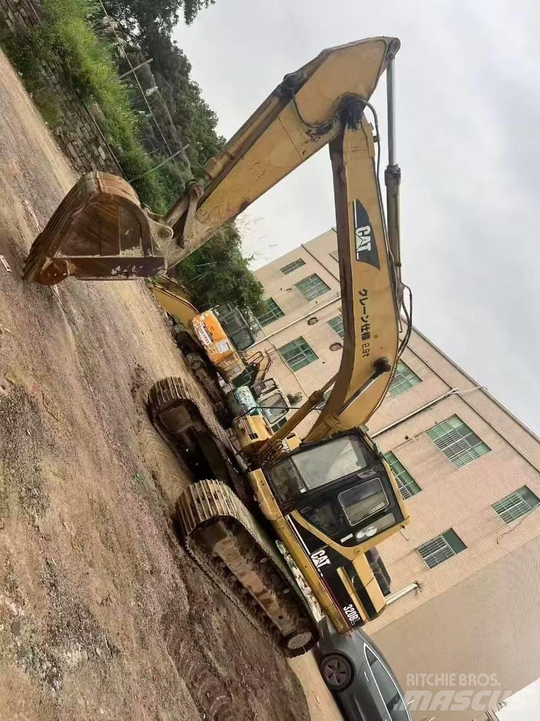 CAT 320 B L Lánctalpas kotrók