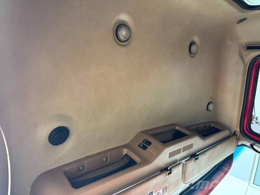 Mack GU 713 Billenő teherautók