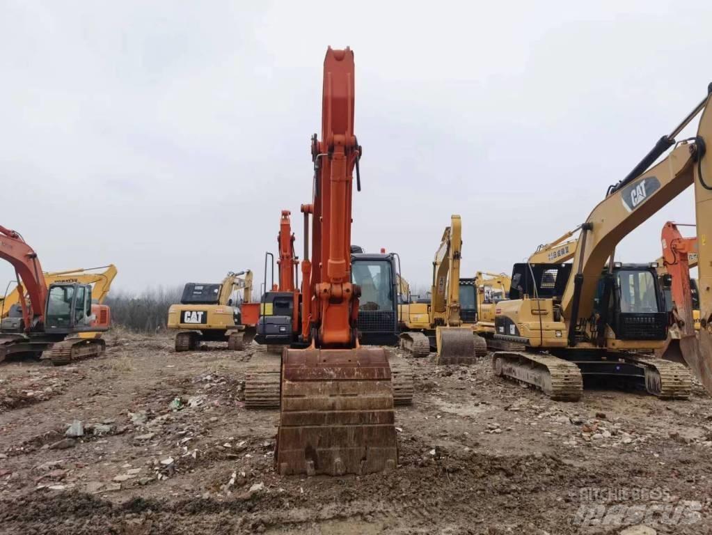 Hitachi ZX 250 Lánctalpas kotrók