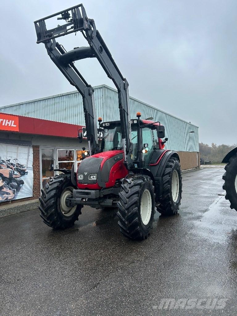 Valtra N 121 Traktorok