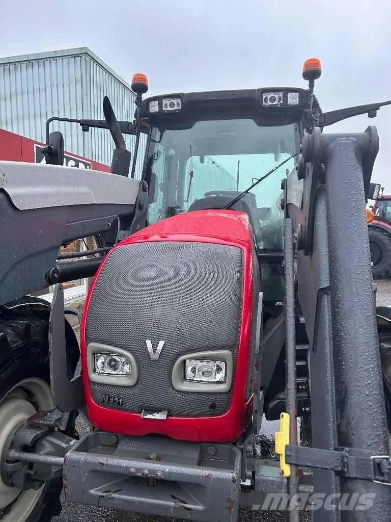 Valtra N 121 Traktorok