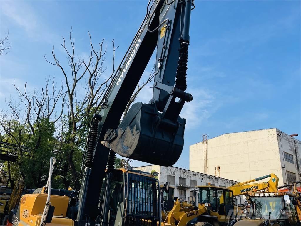 Hyundai 225LC 9T Lánctalpas kotrók