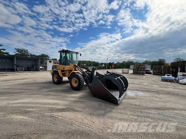 Volvo L 30 G Gumikerekes homlokrakodók