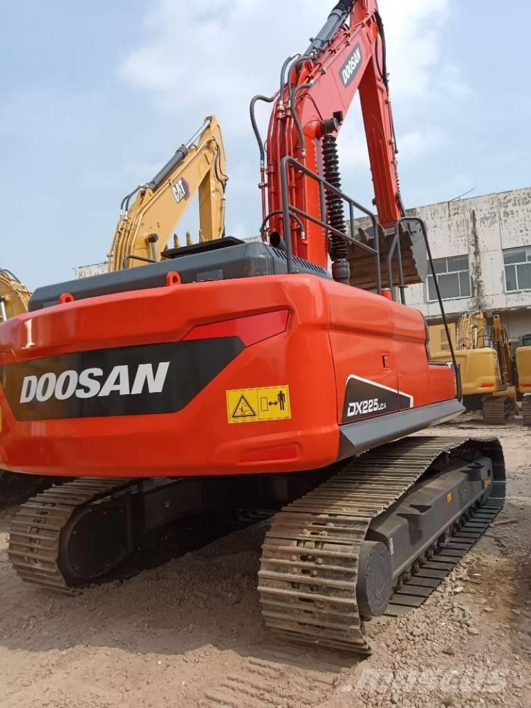 Doosan DX 225 LC Lánctalpas kotrók