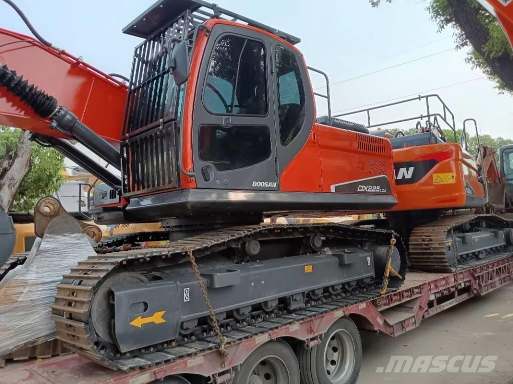 Doosan DX 225 LC Lánctalpas kotrók