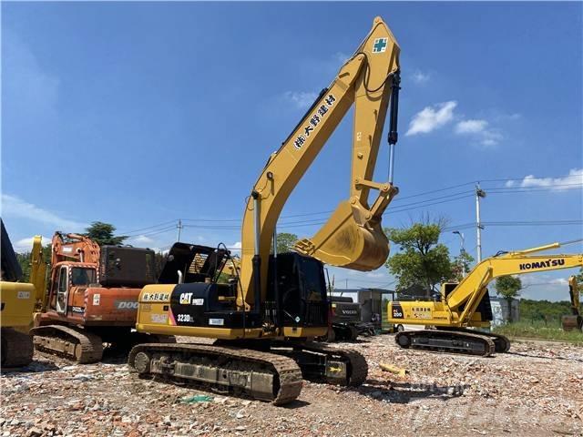 CAT 323D2L Lánctalpas kotrók