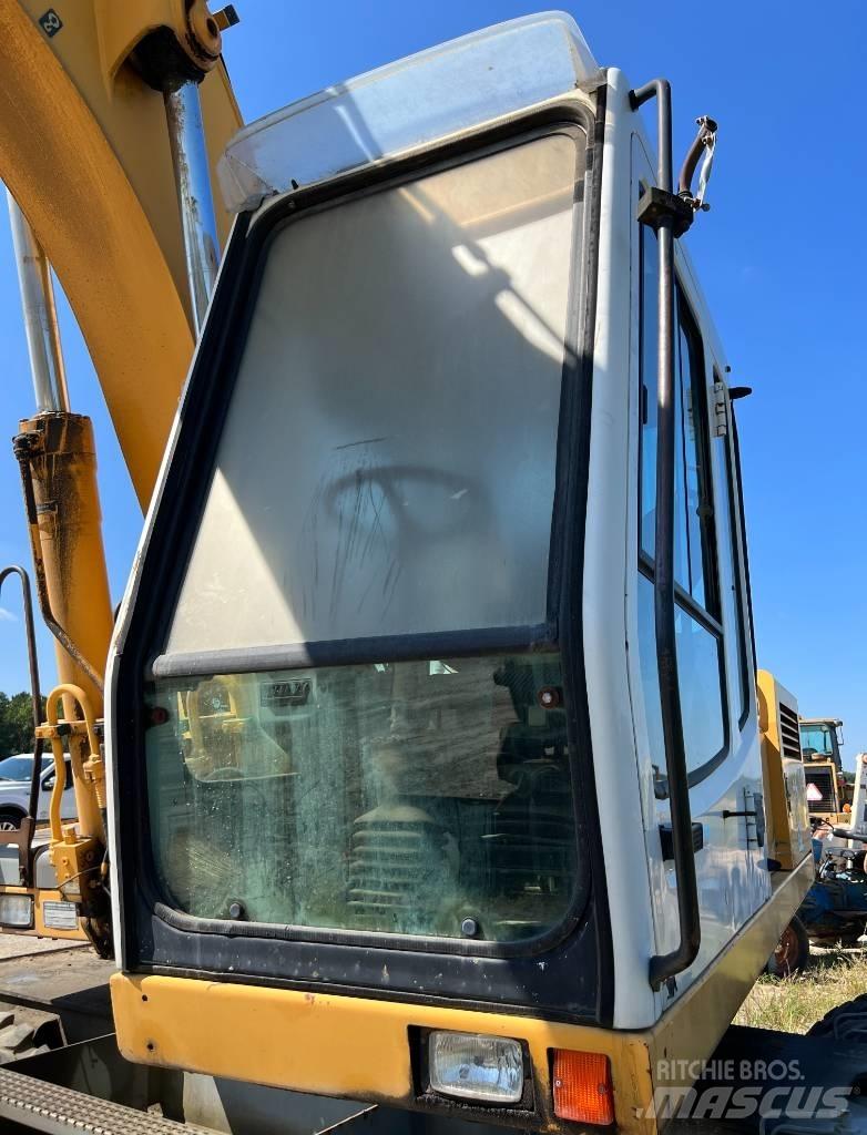 Liebherr A 904 Gumikerekes kotrók