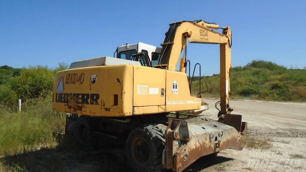 Liebherr A 904 Gumikerekes kotrók