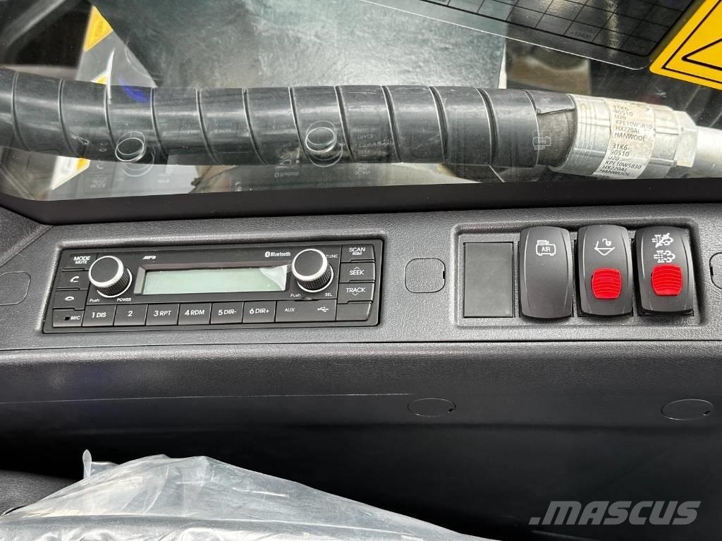 Hyundai HX 220 AL Lánctalpas kotrók