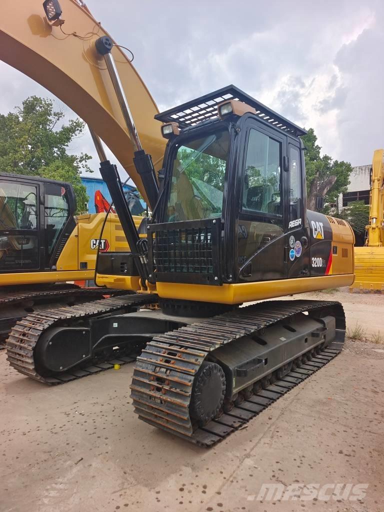 CAT 320 D2L Lánctalpas kotrók