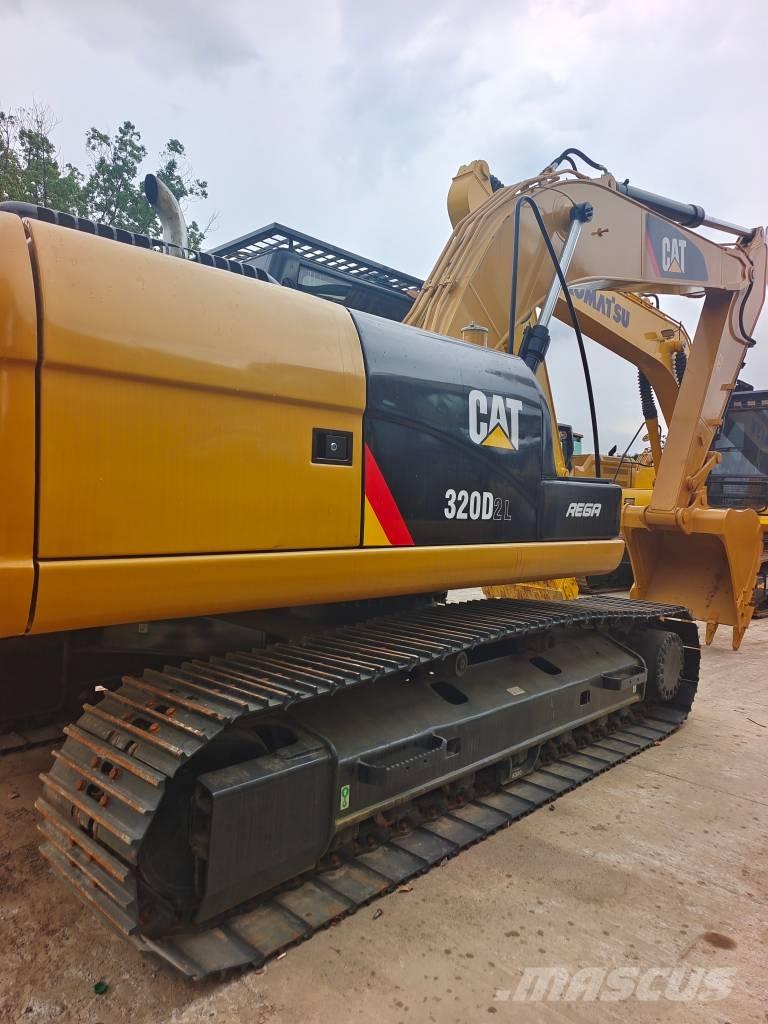 CAT 320 D2L Lánctalpas kotrók