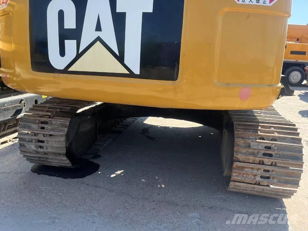 CAT 323 D L Lánctalpas kotrók