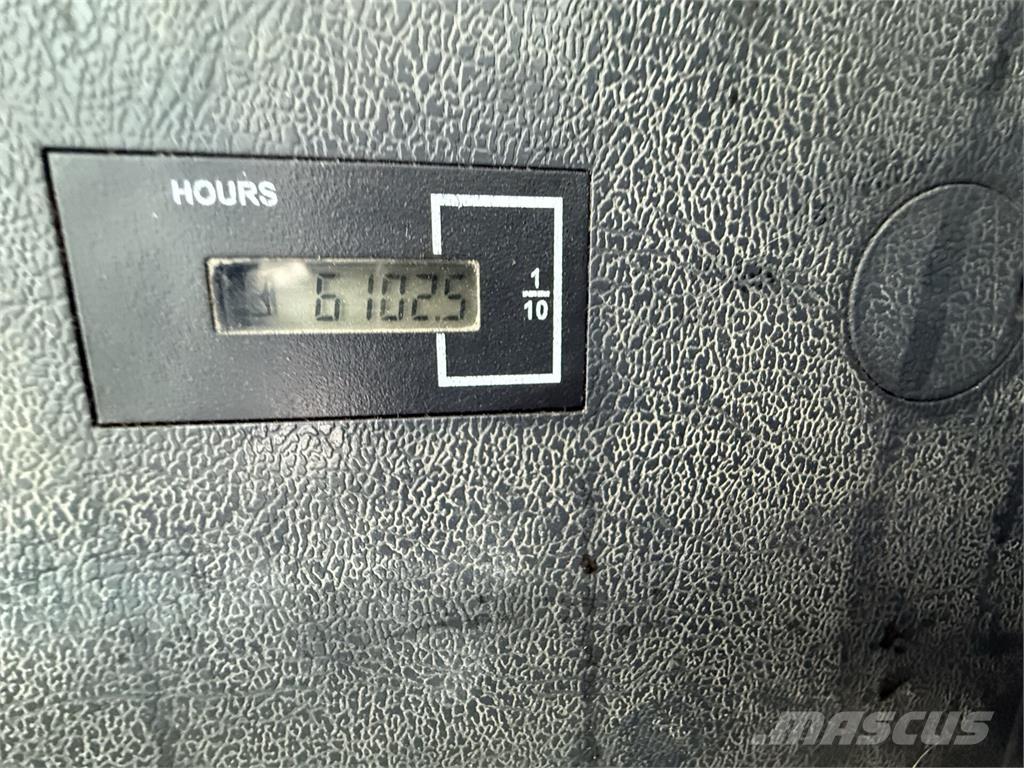 Hyundai HX140 HWC Lánctalpas kotrók