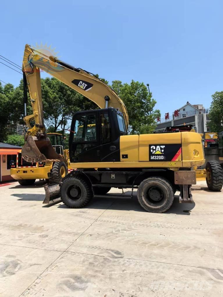 CAT M 320D2 Gumikerekes kotrók