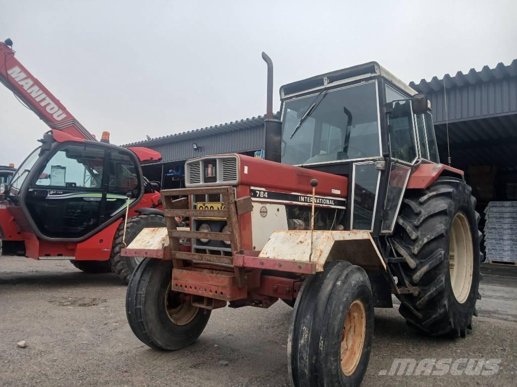 International 784 Traktorok