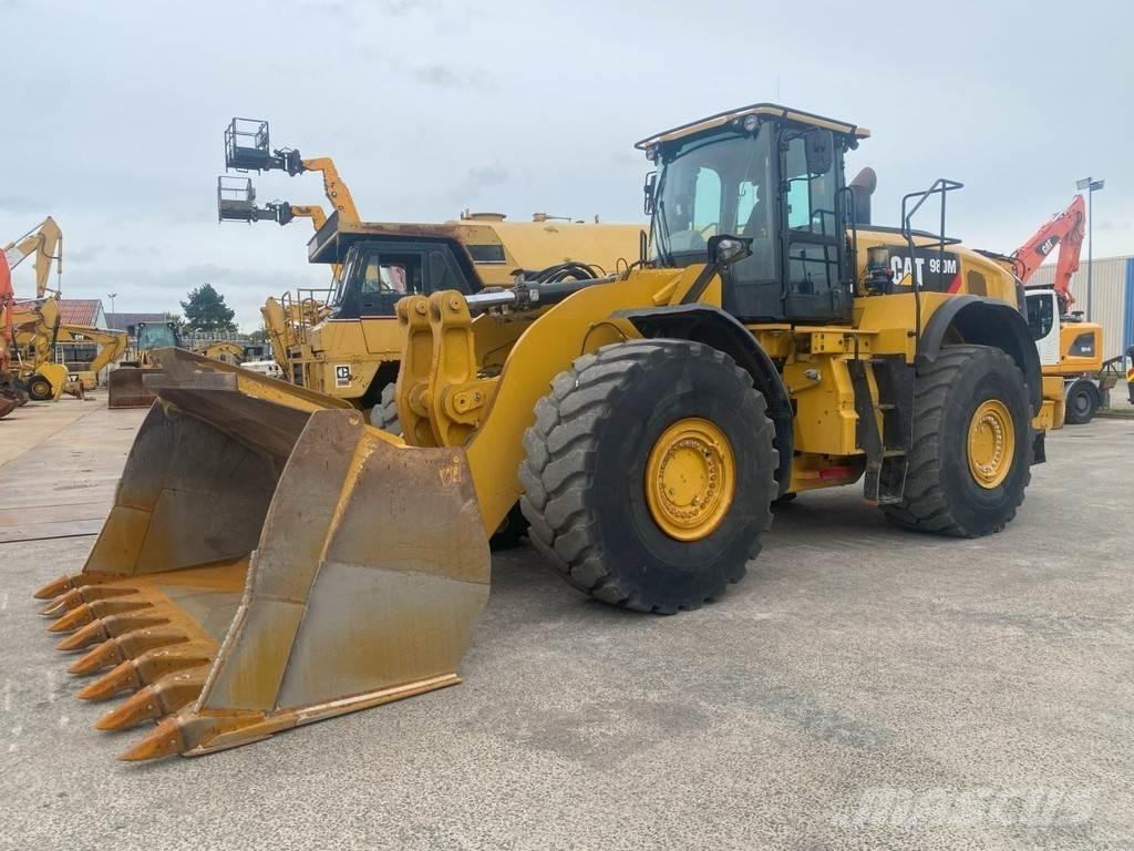 CAT 980M NVT Gumikerekes homlokrakodók