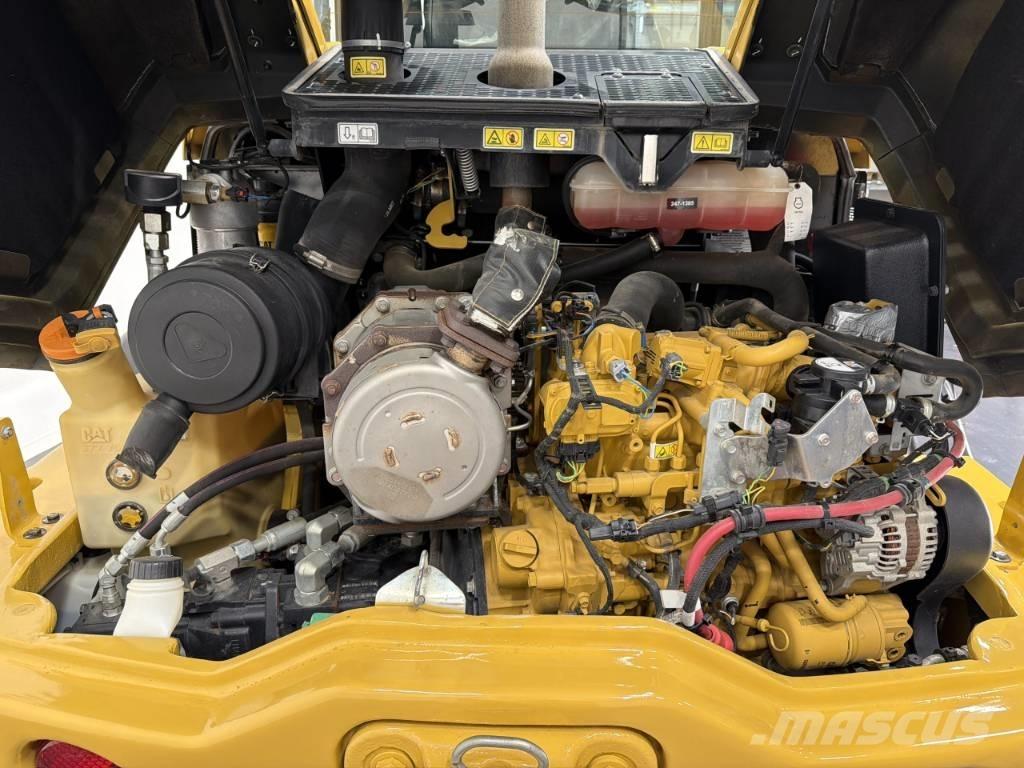 CAT 908M Gumikerekes homlokrakodók