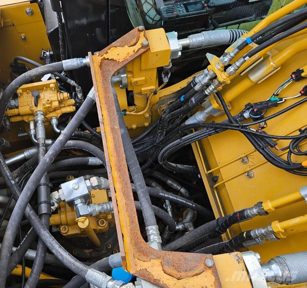 CAT 320 Lánctalpas kotrók