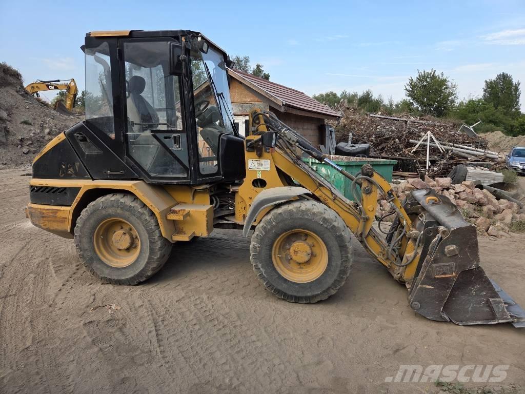 CAT 906 Gumikerekes homlokrakodók