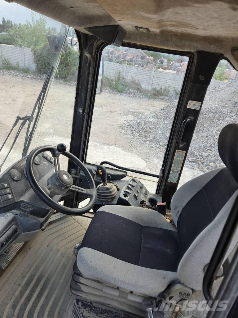 CAT 906 Gumikerekes homlokrakodók