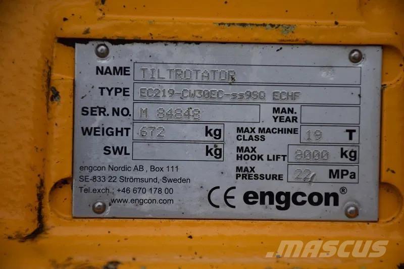 CAT M316F Gumikerekes kotrók