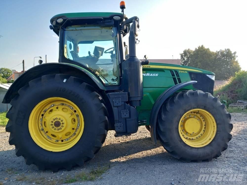 John Deere 7310 R Traktorok