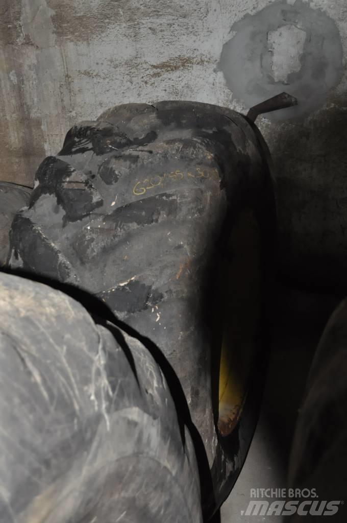 Nokian 620/55x30.5 Gumiabroncsok, kerekek és felnik