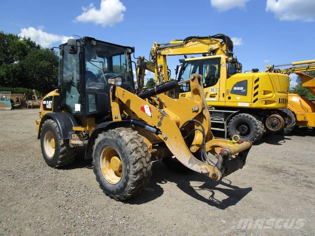 CAT 908 M Gumikerekes homlokrakodók