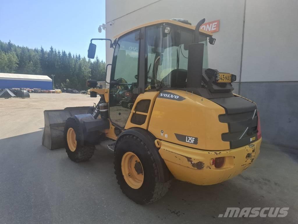 Volvo L 25 F-P Gumikerekes homlokrakodók