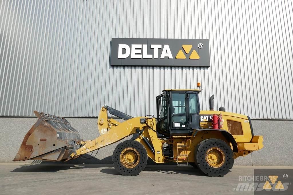 CAT 938M Gumikerekes homlokrakodók