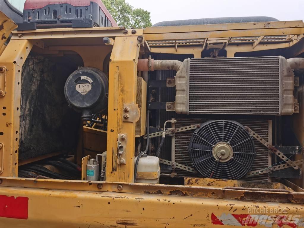 Komatsu PC 200-7 Lánctalpas kotrók