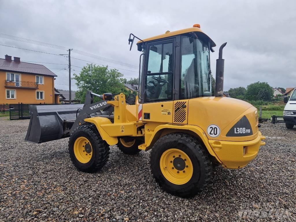 Volvo L 30 Gumikerekes homlokrakodók