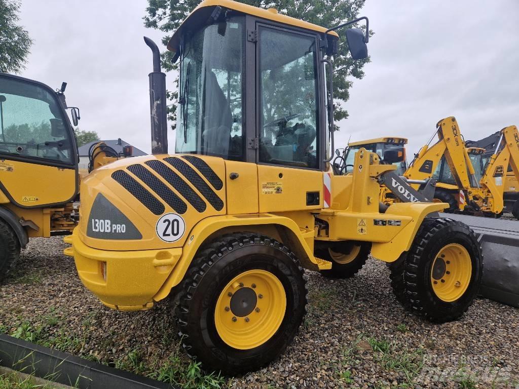 Volvo L 30 Gumikerekes homlokrakodók