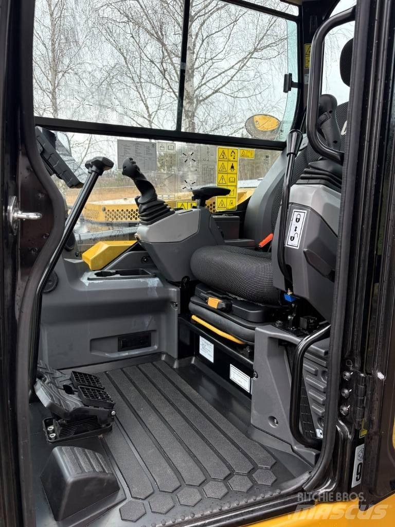 CAT 306 Mini kotrók < 7t
