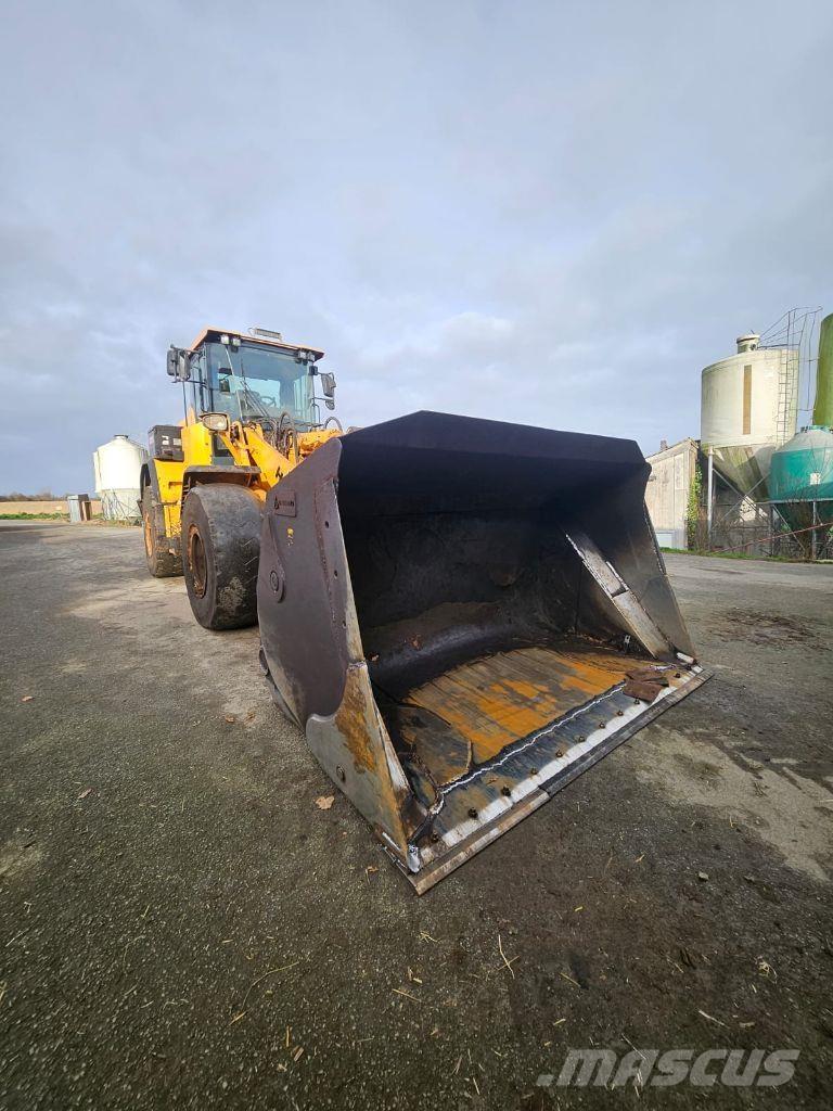 Hyundai HL960 Gumikerekes homlokrakodók